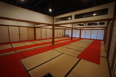 京都会議室 心華寺 雷神館 2/3区画の室内の写真