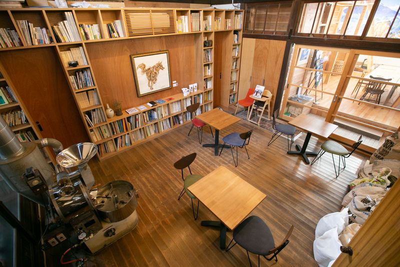 築90年の元銭湯(カフェ側のみ) - レボン快哉湯