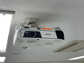 常設★天吊りプロジェクター - 銀座ユニーク5丁目店 G401 カンファレンスルームの設備の写真