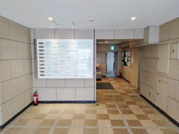 エレベーターでおあがりください！ - ブリーグ会議室 博多出張に！駅近でアクセス◎｜27㎡・16名可の入口の写真