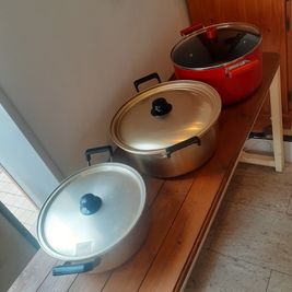 大きな鍋 - レンタルスペース・エンアルト キッチンつきレンタルスペースの設備の写真