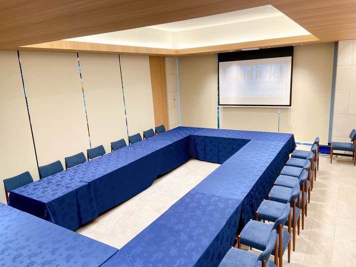 ホテル内会議室プロジェクター完備 - Alice’s Table