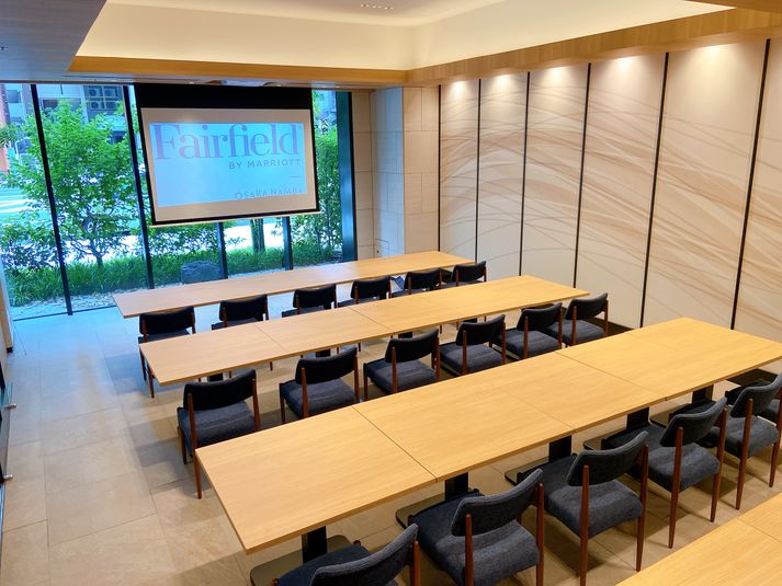 ホテル内会議室プロジェクター完備 - Alice’s Table