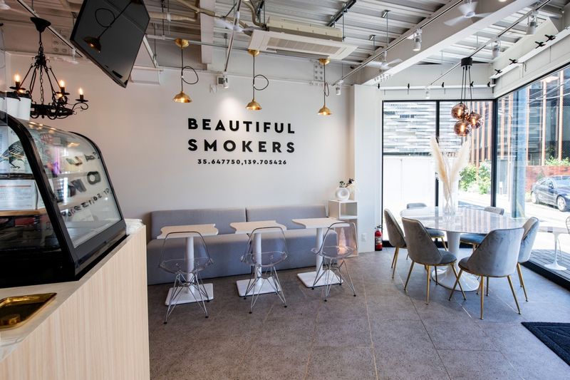 路面・自然光溢れるレンタルカフェ - 代官山Kumikoビル