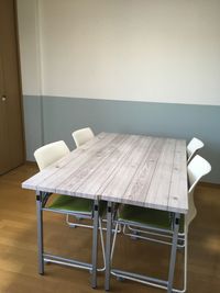 テーブル3台、椅子6脚 - ワンスタ＋ ワンスタ301#水元公園近くの多目的スペース#こたつありますの室内の写真
