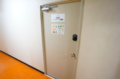 【個室型ワークブース鶴見】 個室型ワークブース鶴見No.1の入口の写真