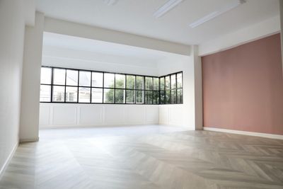 玄関から見たスタジオ - 代々木スタジオ 代々木公園駅・代々木八幡駅/自然光あふれる撮影スタジオの室内の写真