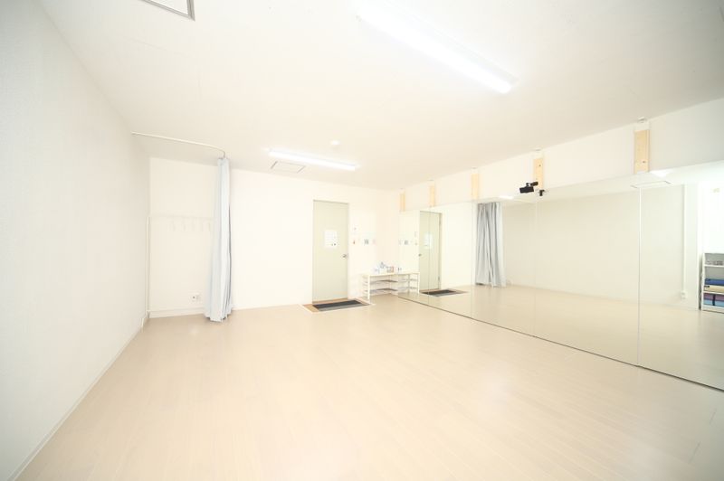 清潔でシンプルな駅近スタジオ - SAVAGE 堺筋本町店