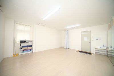 SAVAGE 堺筋本町店 清潔でシンプルな駅近スタジオの室内の写真
