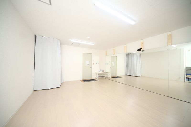 清潔でシンプルな駅近スタジオ - SAVAGE 堺筋本町店