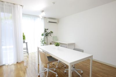 白い空間はポートレート等の撮影に最適。ご好評いただいております。 - BPstudio 撮影スタジオ・貸しスペースの室内の写真