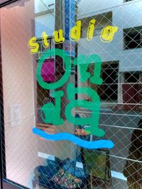 2つ扉があります。こちらの扉からお入りください。もう1つは1階飲食つきレンタルスペースTiｰdaがあります。 - StudioOnda東中野301/スタジオオンダ東中野301 グループやマンツーマンレッスン、個人利用や定期利用に最適スタジオの外観の写真