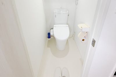 トイレも新品設備で綺麗♪ - スペースライク FS新大阪 [SpaceLike]シャビーの室内の写真