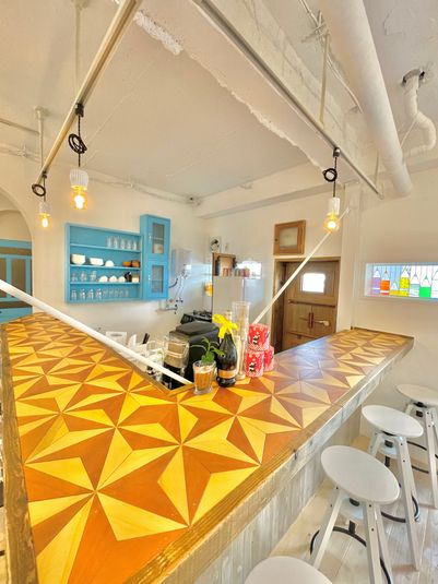 カウンターバーありのスペース - ペイント・ラウンジ