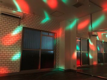 非日常的な中でダンスを楽しめる、レンタルスタジオULTRA。 - レンタルスタジオ ウルトラ 南堀江店の室内の写真