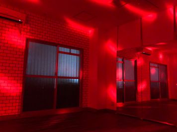 非日常的な中でダンスを楽しめる、レンタルスタジオULTRA。 - レンタルスタジオ ウルトラ 南堀江店の室内の写真