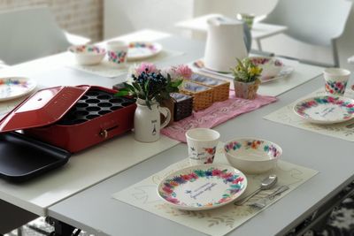 景色の良い新規オープン駅2分 《中野駅徒歩2分》風通し抜群！暖かい開放感ある明るい中野の室内の写真