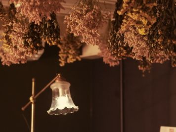 ドライフラワーアーティストによる内装プロデュース。 - Litereer リテリア コーチング個人セッションスペースの室内の写真