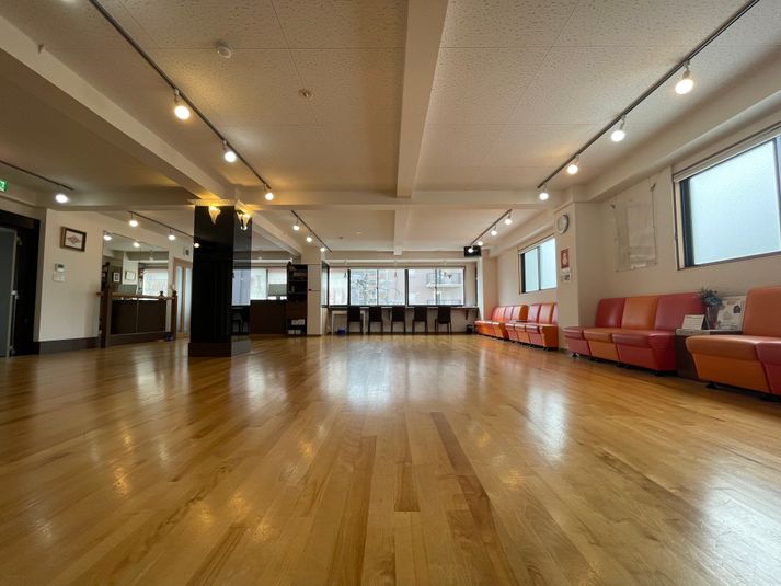 約115㎡開放感のある陽当たり良好！明るいスタジオです♪ - アサノダンススクール ダンススタジオの室内の写真
