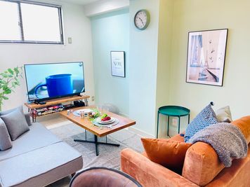 ６名様くらいまでが快適にお過ごし頂ける空間です。 - カハラ四条烏丸 パーティースペースの室内の写真