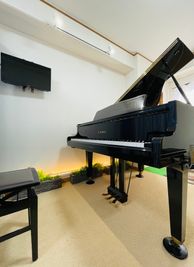 Bルーム

グランドピアノ(KAWAI GM1)3本ペダル - ゆめ色ミュージックサロンJR久留米 Bルーム(グランドピアノ有)の室内の写真