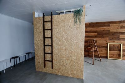 OSBボード壁
取り外し可能な梯子もご自由にお使いいただけます。 - Studio PATAKA 撮影スタジオの室内の写真
