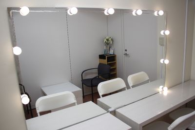 楽屋 - スタジオ・小劇場「シアターウィング」 四ッ谷のホール型イベントスペース・小劇場の室内の写真