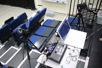 配信セットもレンタル - スタジオ・小劇場「シアターウィング」 四ッ谷のホール型イベントスペース・小劇場の設備の写真