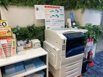 有料複合機設置してます。 - BIZcomfort神戸元町 1名用WEB会議専用ルーム②※モニター付の設備の写真