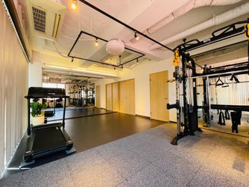 addict gym [期間限定値下げ] レンタルジムスペースの室内の写真
