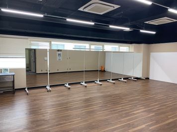 キャスター鏡 - THビル2階B+Eルーム 多目的スペース（会議、ダンス等）の設備の写真