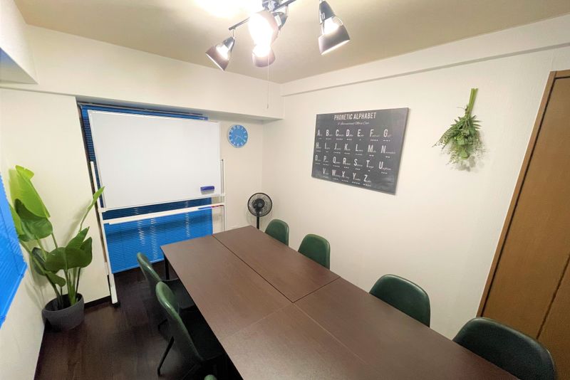 マイスぺ24　京橋スペース   レンタルオフィス　貸会議室　テレワークスペースの室内の写真