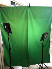 動画や、写真撮影時に使用する緑と、裏が白の背景色のリバーシブル布を用意しました。簡単準備で、無料で使用頂けます。 - レンタルスペースビノセンスカフェ レンタルスペース　ビノセンスカフェの室内の写真