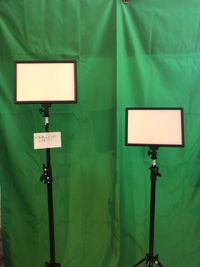 動画や写真撮影、カラー診断などにも使用できるLEDライトを２本用意しました。無料でお使いいただけます。白〜暖色 - レンタルスペースビノセンスカフェ レンタルスペース　ビノセンスカフェの室内の写真