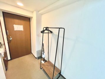 新大阪駅の東口10秒のレンタルスペース/会議室【SS新大阪】 WiFi備品全無料貸出の多目的室・ルーム617の設備の写真