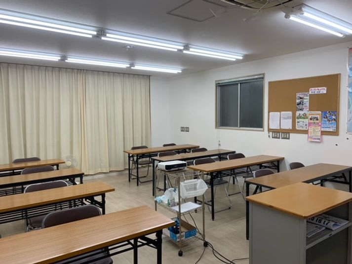 教室右 - 名古屋国際日本語学校 レンタル教室の室内の写真