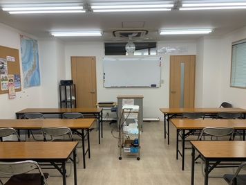 教室後ろ - 名古屋国際日本語学校 レンタル教室の室内の写真