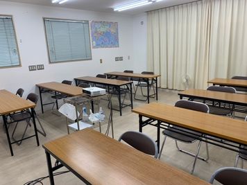 教室左 - 名古屋国際日本語学校 レンタル教室の室内の写真
