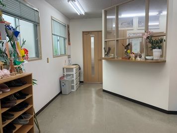 玄関 - 名古屋国際日本語学校 レンタル教室の入口の写真