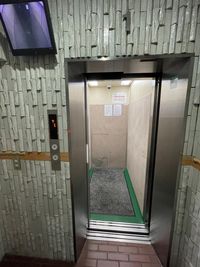 エレベーターで９階へ - レンタルオフィス【オフィス西片】 3号室の外観の写真