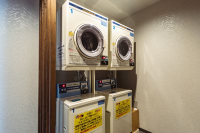 電子レンジも有。徒歩圏内にコンビニも有ます！ - どやねんホテルズ バクロ ゼブラ部屋の設備の写真
