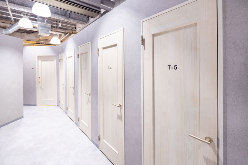 【M-3】6名会議室（天井空きあり）※予約時間前は入室不可 - いいオフィス南越谷