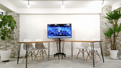 撮影レイアウトの一例 - 秋葉原レンタルスペース事務局（3店舗運営） 多用途レンタルスペースの室内の写真