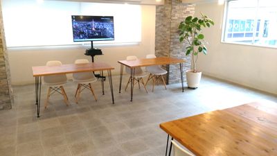 オンライン配信・撮影レイアウトの一例 - 秋葉原レンタルスペース事務局（3店舗運営） 多用途レンタルスペースの室内の写真
