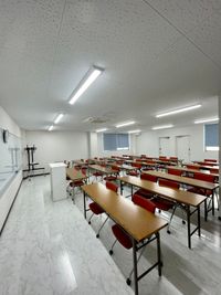 東京国際学園　研修センター 104教室の室内の写真