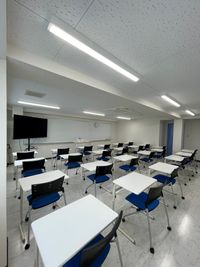 東京国際学園　研修センター 204教室の室内の写真