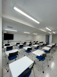 東京国際学園情報専門学校 204教室の室内の写真