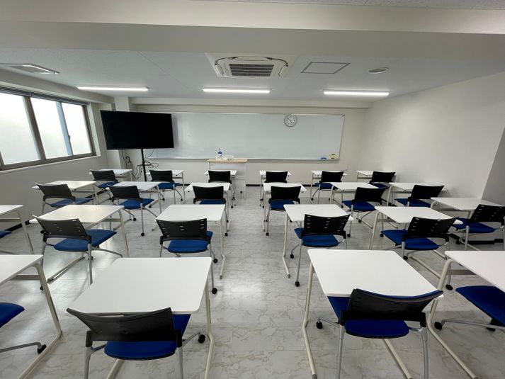 東京国際学園　研修センター 204教室の室内の写真