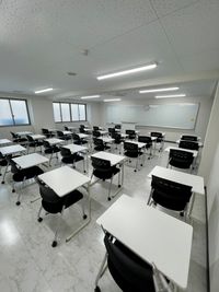 東京国際学園　研修センター 203教室の室内の写真