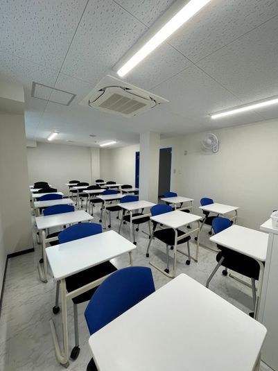 東京国際学園　研修センター 301教室の室内の写真